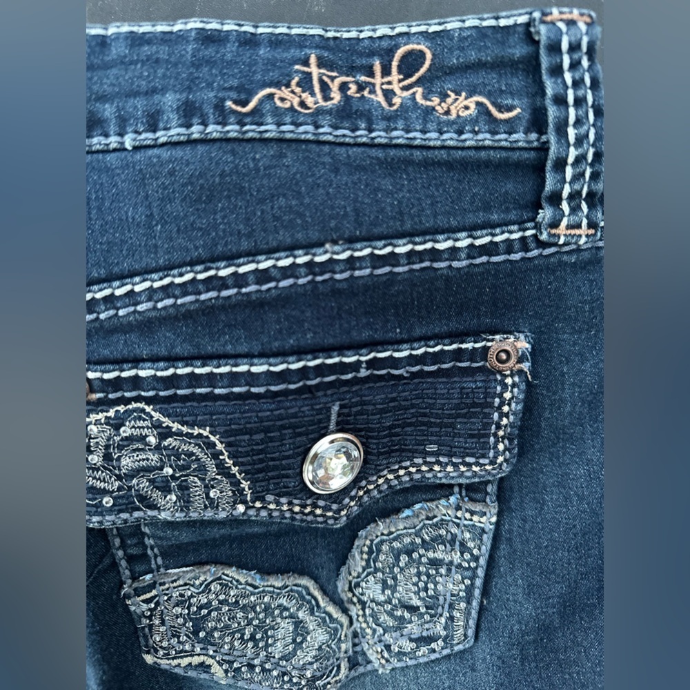 Truth Be Told Capris Dark Blue Jeans - Picture 6 of 6